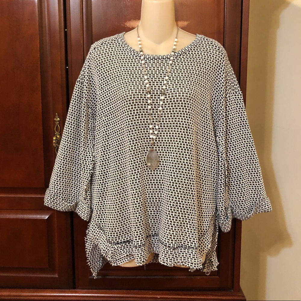 Umgee Black and White Top with Exposed Hem
